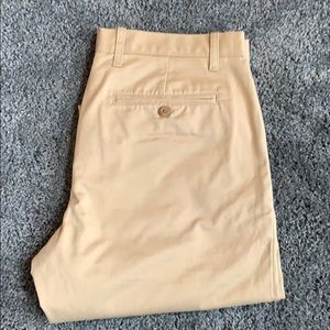 Classic Gap Khakis straight fit 34x32